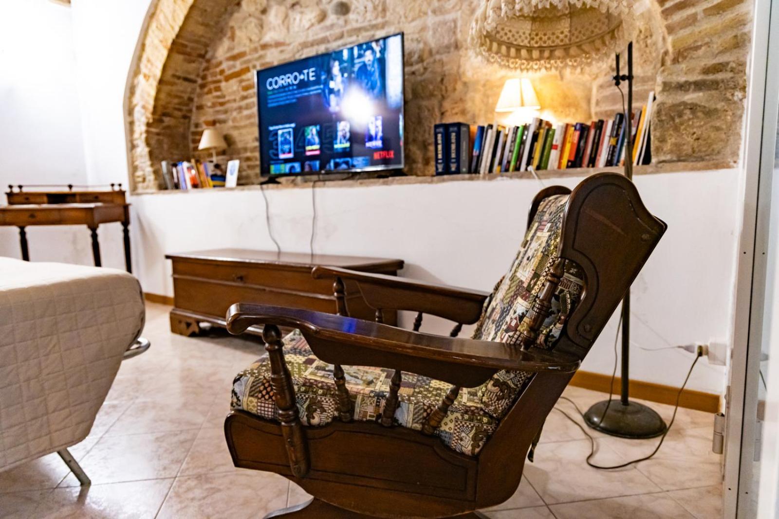 La Rua Apartment อัสโกลีปิเชโน ภายนอก รูปภาพ